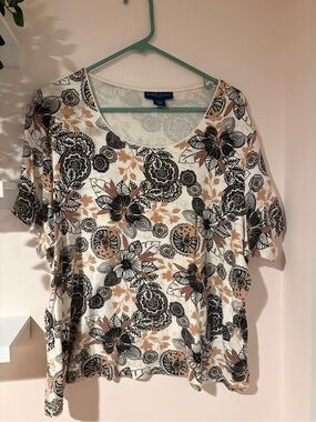 Women’s Karen Scott Floral Scoop Neck Top in Cream and Black
